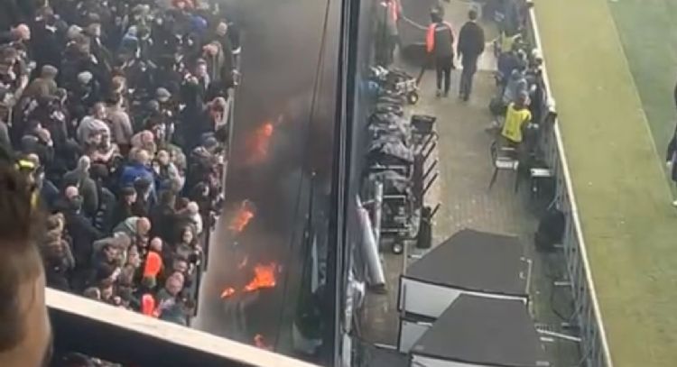 Se SUSPENDE el partido de Santi Giménez y el Feyenoord por INCENDIO en su ESTADIO