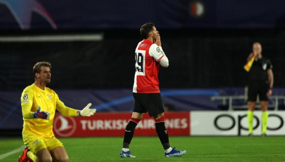 Santi Giménez con SEQUÍA que lo ALEJA del Título de Goleo de la Eredivisie