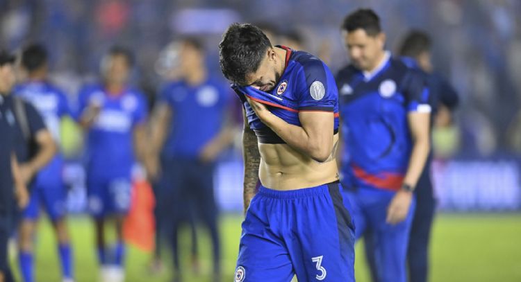Agentes de la Fiscalía del Estado de México se presentan en las instalaciones de Cruz Azul por Carlos Salcedo